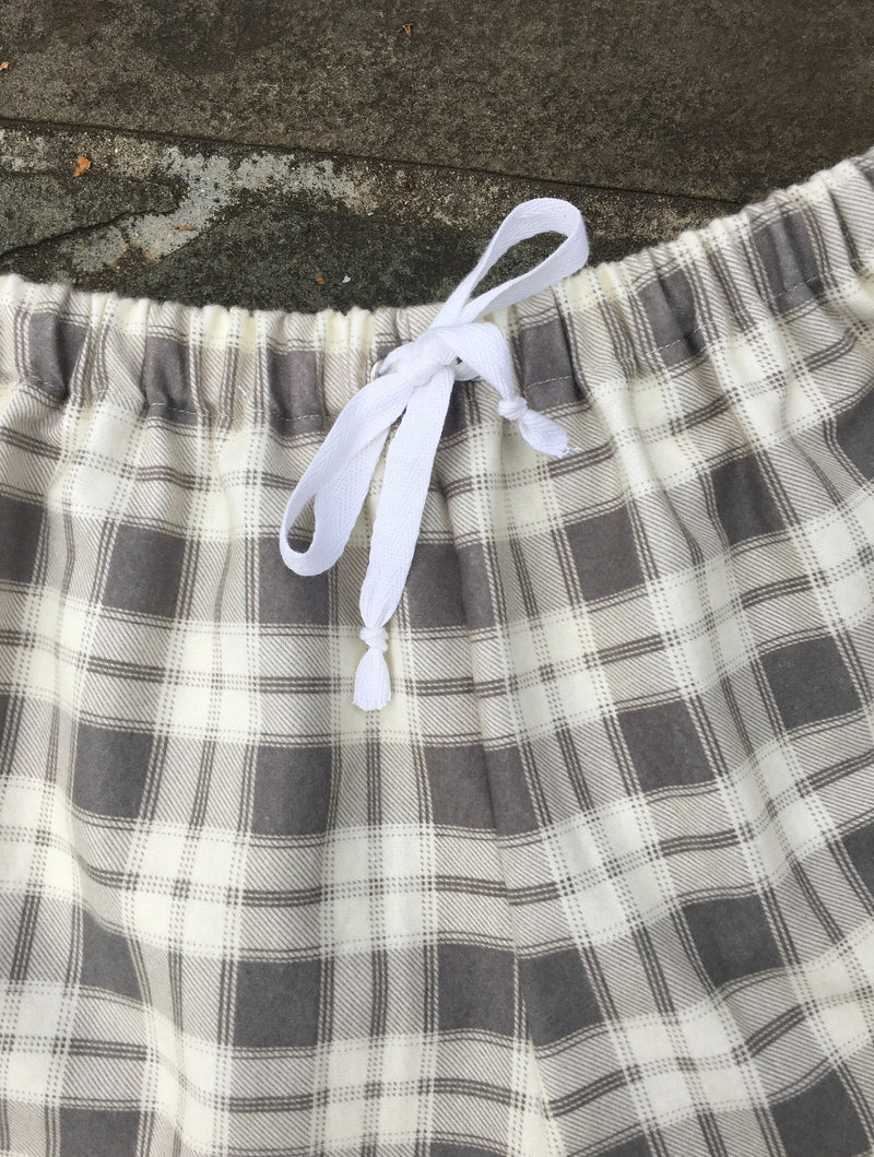 GRAY PLAID SLEEP SHORTS